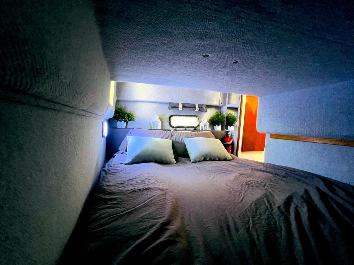 Barco Sihnny - Puerto Colon Hotel Адехе Екстериор снимка